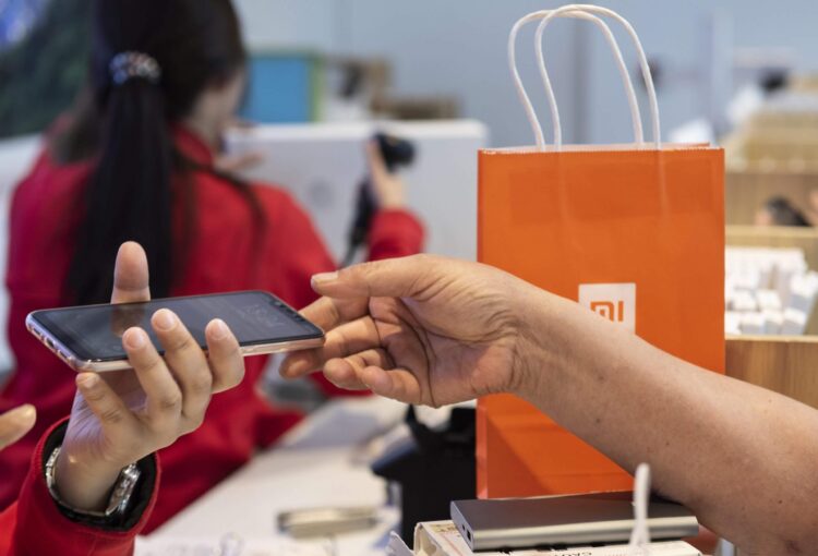 При покупке смартфона, следует обратить внимание на многие параметры. Фото.