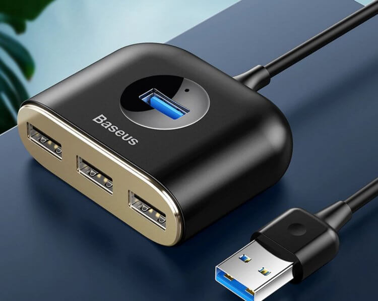 USB-хаб для компьютера. Выведите USB-хаб на стол, чтобы подключать сразу несколько устройств. Фото.
