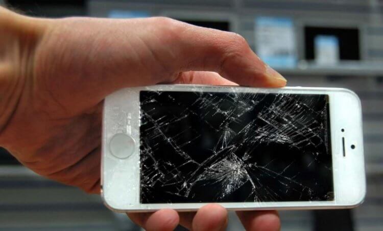 Защита экрана смартфона. Ни одно стекло не защищает смартфон на 100% ни от падений, ни от царапин. Просто смиритесь с этим. Фото.