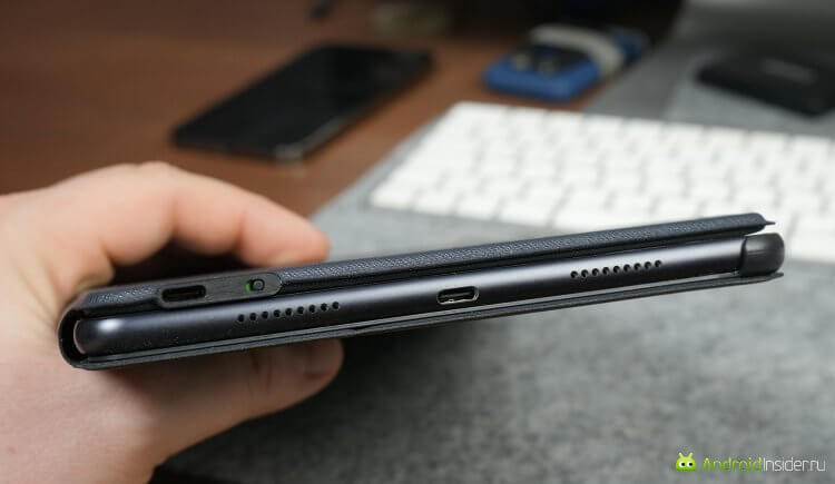 Можно ли играть на планшете Huawei. Немаловажно, что планшет заряжается через USB Type-C. Хотя, кого сейчас этим удивишь. Фото.