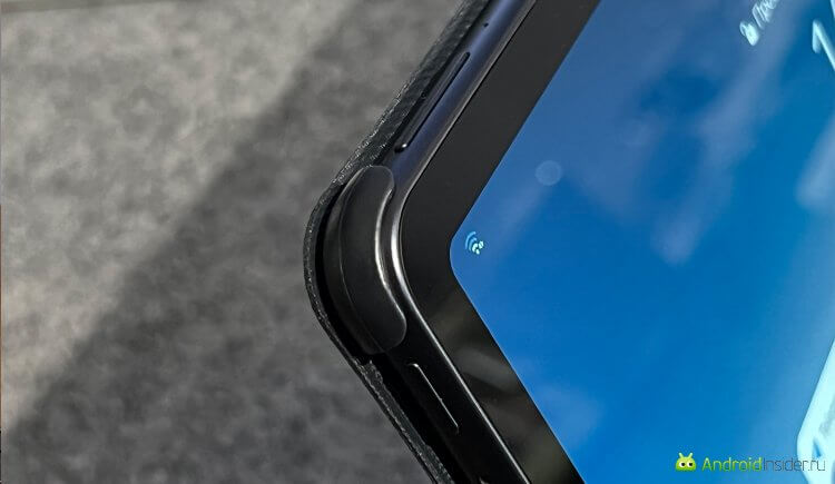 Внешний вид Huawei MatePad 10.4. Кнопки на разных гранях. Фото.