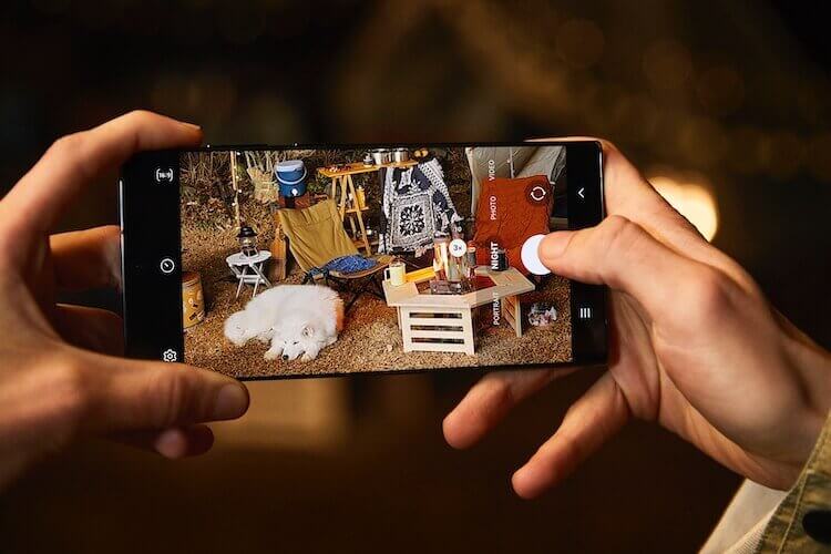 Samsung выпустила Galaxy S22. Новый экран стал лучше прошлогоднего. Фото.