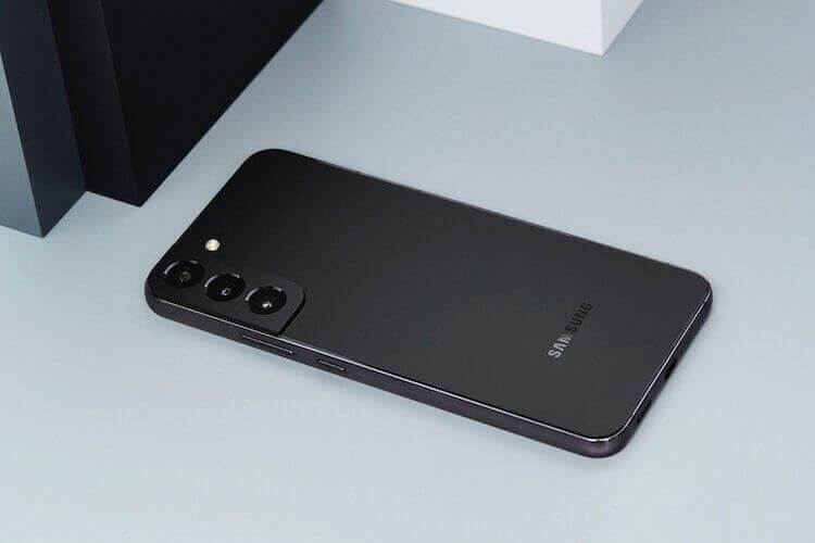 Реклама в телефонах Samsung вернулась. Galaxy S22 только вышел и сложно не говорить о нем. Фото.