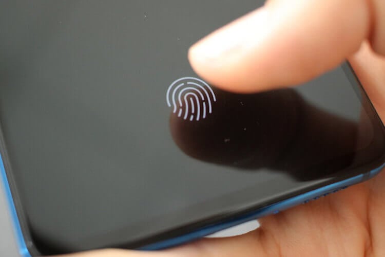 Оптический сканер отпечатков в телефоне. В экран можно встроить только оптический сканер. Фото.