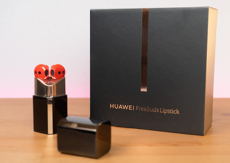 Стоит ли покупать Huawei Freebuds Lipstick. Если вы задумались о покупке таких наушников — покупайте их. Конечно, это относится к женщинами и мужчинам, которые ищут подарки для них. Фото.