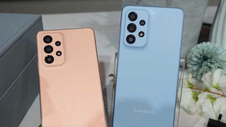 Чем новый Galaxy A53 отличается от Galaxy A52 и что лучше купить. Galaxy A53 отличается от A52 довольно сильно, а потому и стоит больше. Фото.