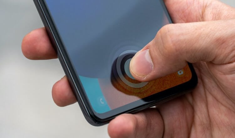 Как отключить сканер отпечатка на выключенном экране на Samsung. Сканер отпечатков пальцев срабатывает случайно, когда вы достаёте смартфон из кармана? Это поправимо. Фото.