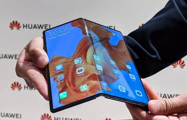 Huawei готовит еще один складной телефон. Складной телефон претерпел несколько изменений формата. Этот не прижился. Фото.
