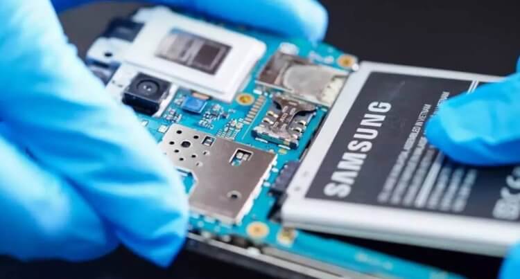 Ремонт смартфонов Samsung. Скоро стоимость ремонта смартфонов Самсунг будет почти вполовину ниже. Фото.