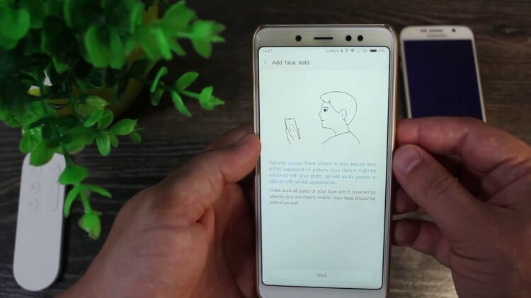 Безопасность Face ID. Xiaomi предупреждает, что пользоваться PIN-кодом или отпечатком пальца безопаснее, чем сканером лица. Фото.