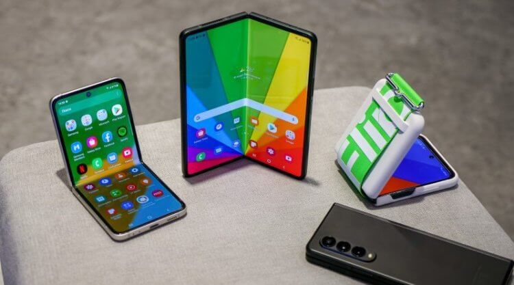 Сколько стоит складной телефон. Сейчас в модельном ряду Samsung есть два типа складных смартфонов: Galay Z Fold и Z Flip. Фото.