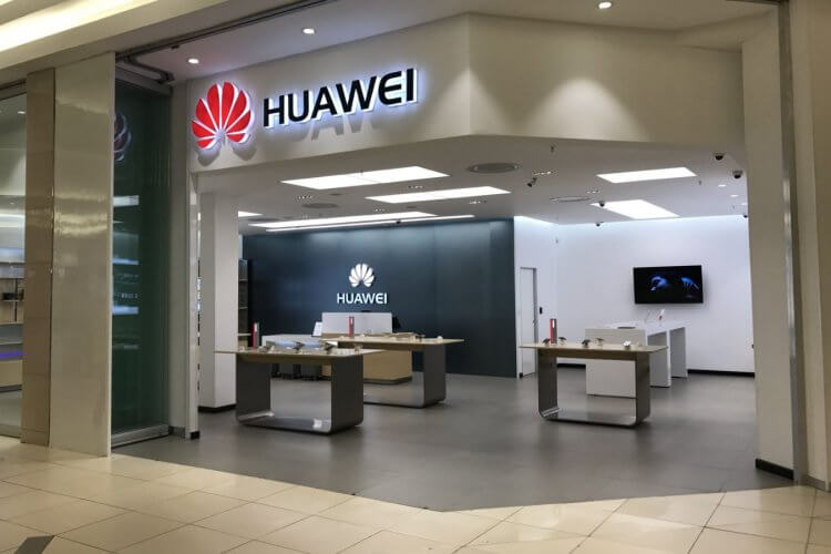 Huawei уходит из России. В России начали закрываться салоны Huawei. Что это значит? Фото.