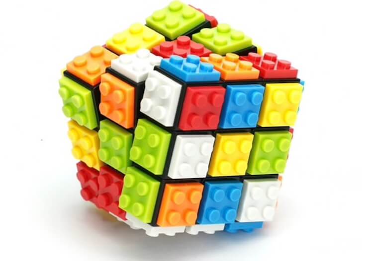 Кубик Рубика в стиле Лего. Грани сделаны в стиле Лего. Фото.