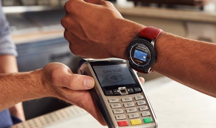 Смарт-часы с бесконтактной оплатой. Сегодня на рынке нет других смарт-часов, кроме Galaxy Watch, которые бы поддерживали бесконтактную оплату. Фото.