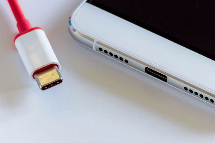 Все ли USB-С одинаковы. Если в вашем телефоне USB Type-С, это еще не значит, что он полностью совместим с остальными телефонами. Фото.