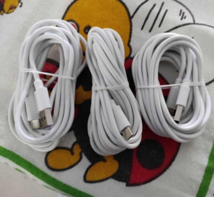 Покупатели хвалят этот кабель и в прямом смысле покупают его пачками. Фото.