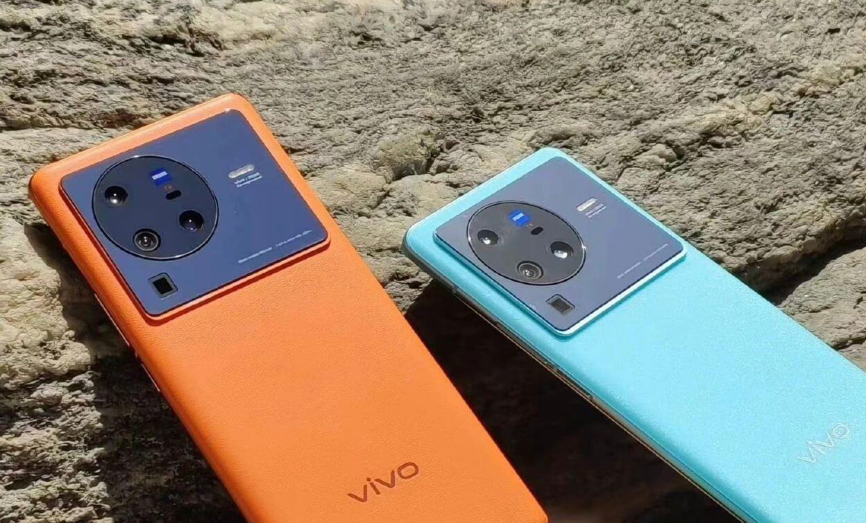 Vivo X80 — телефон с двумя процессорами. Мода на большой задний модуль становится все более очевидной. Фото.