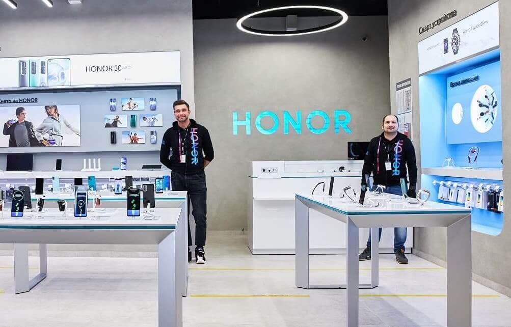 Honor приостанавливает поставки смартфонов. Так или иначе, купить телефоны Honor все равно будет можно. Фото.