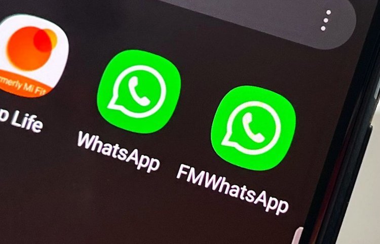 Стоит ли пользоваться WhatsApp. Ответил его руководитель. Пользователей, которые авторизуются в кастомных приложениях Ватсапа, блокируют. Фото.