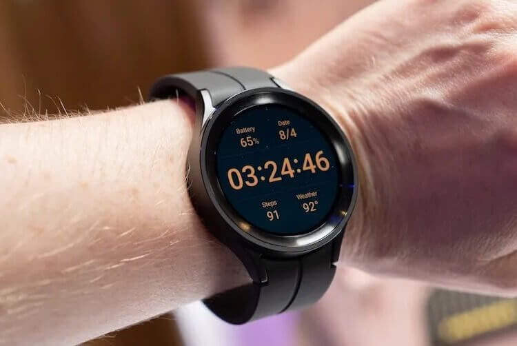 Вышли новые умные часы Samsung Galaxy Watch 5. Версия Pro получила выступ для защиты экрана. Фото.