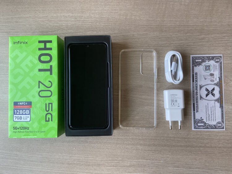 Infinix HOT 20 — характеристики. В комплекте со смартфоном есть прозрачный чехол. Фото.