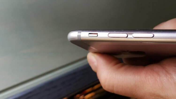 Чем Айфон лучше Андройд. На моем Xiaomi очень не хватает физического переключателя звука. Фото.
