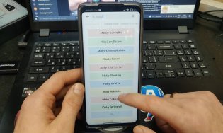 Шрифт можно изменить за пару касаний, но не всегда удается обойтись без костылей