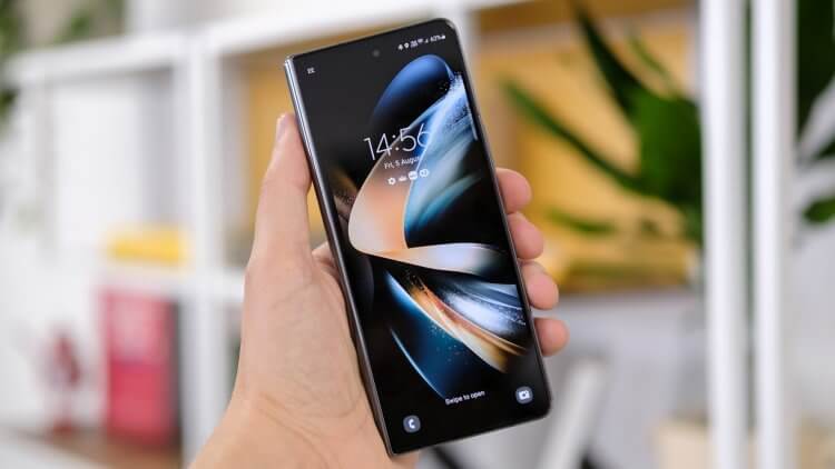 Samsung снова будет продавать телефоны в России? Внешний экран у Galaxy Z Fold 4, безусловно, один из лучших в своем классе. Фото.