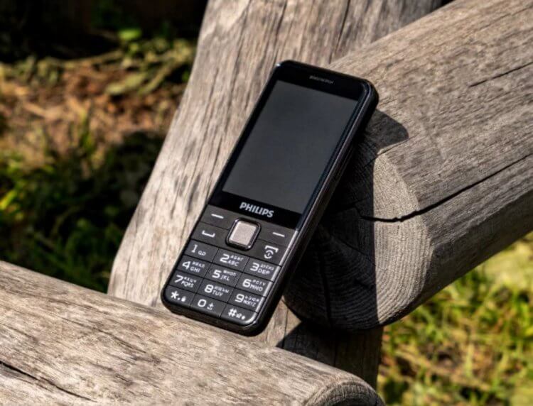 Кнопочный телефон с мощной батареей 2022. Xenium E590 — главный долгожитель нашего ТОПа. Фото.