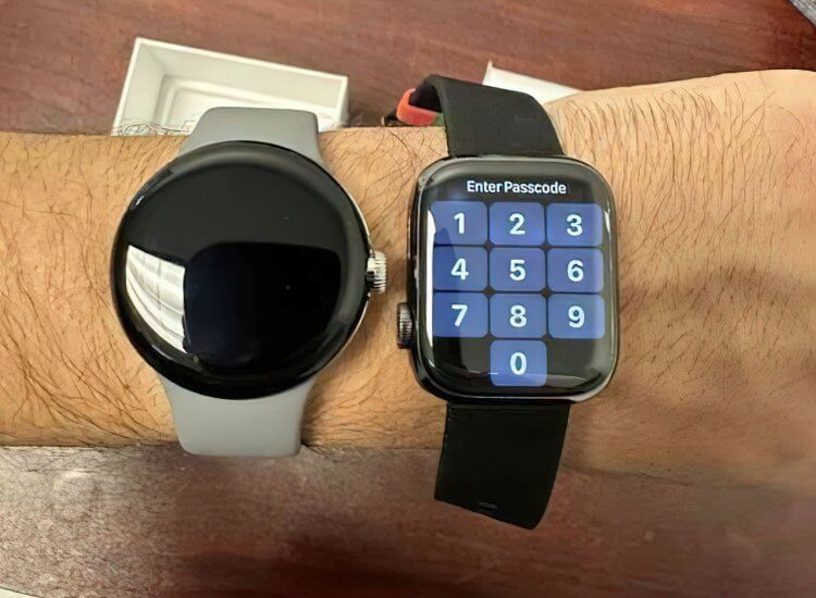 Pixel Watch или Apple Watch — что лучше. Так выглядят Pixel Watch на фоне Apple Watch Series 8. Фото.