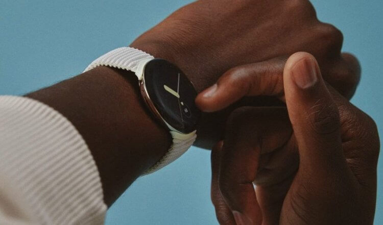 Google Pixel Watch — умные часы. Pixel Watch глубоко интегрированы с прошивкой смартфонов Pixel. Фото.