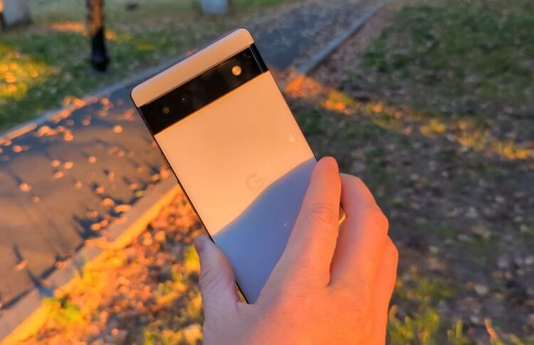 Pixel 6a — смартфон Google. Дешевый Pixel с флагманским железом. Фото.