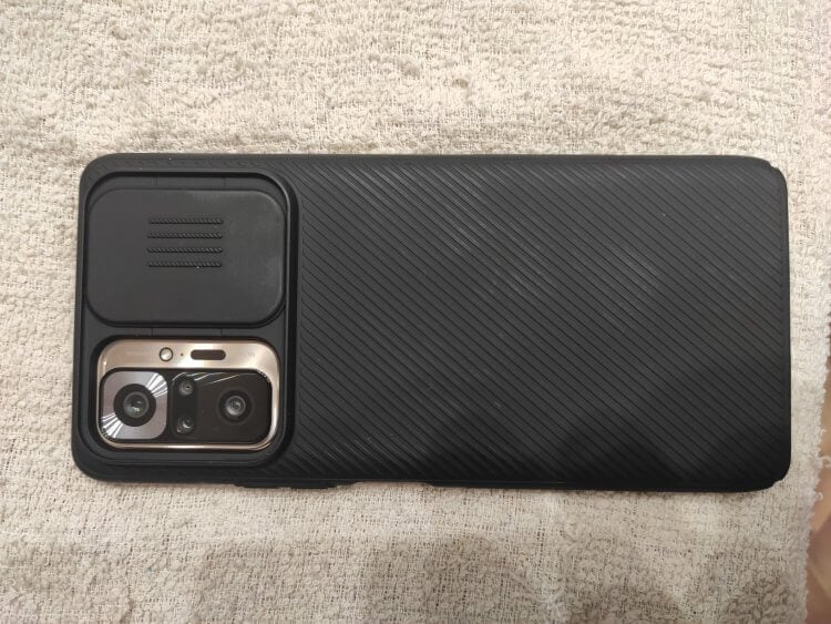 Чехол для камеры — Xiaomi. Камеру можно открывать в случае необходимости. Фото.