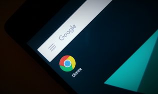 Некоторые приложения на смартфоне нельзя так просто взять и удалить