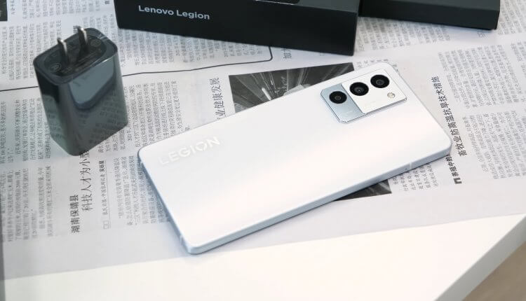 Lenovo Legion Y70 — мощный и недорогой телефон. Самый сбалансированный телефон из Китая в красивом корпусе. Фото.