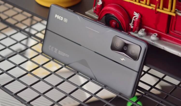 POCO F4 GT — лучший телефон POCO. Мощный смартфон с кучей фишек для геймеров. Фото.