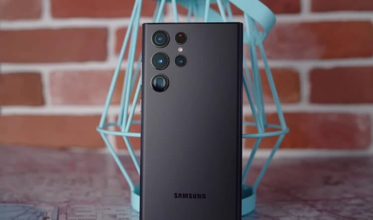 Samsung Galaxy S22 Ultra — лучший телефон Samsung. Galaxy S22 Ultra использует не рекордную, но очень крутую камеру. Фото.