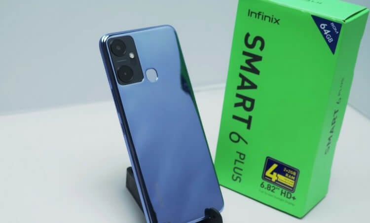 Infinix Smart 6 Plus — дешевый телефон с большой памятью. Смартфон простоват, но зато сколько памяти за такие деньги! Фото.