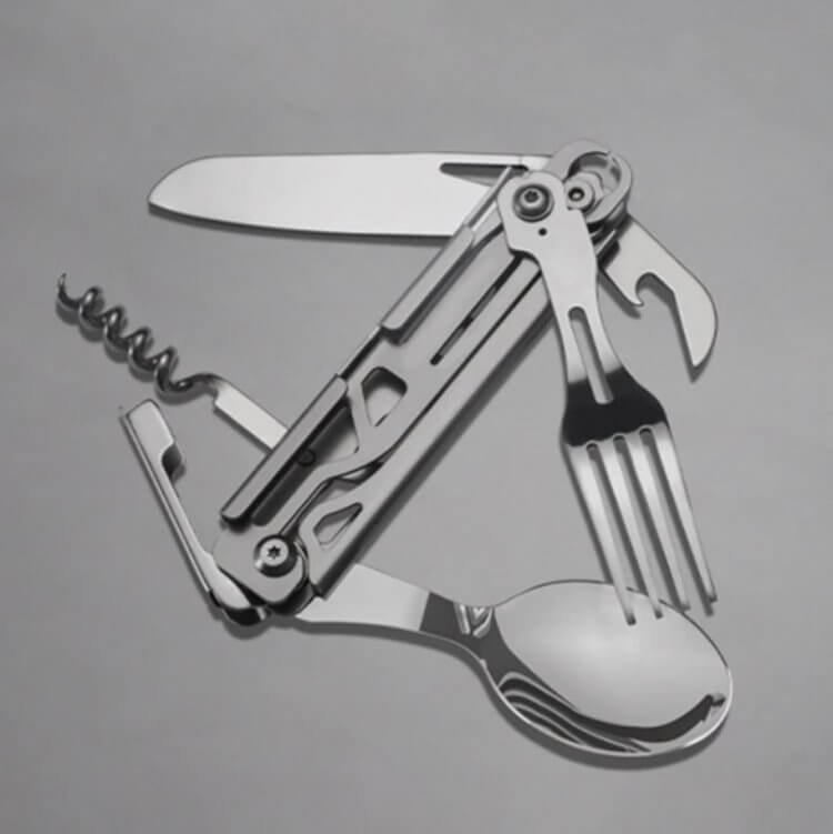 Многофункциональный нож. Нож сделан из нержавеющей стали, поэтому не боится коррозии. Фото.