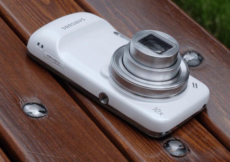 Новая камера Samsung. Можно сделать и такую камеру. Но удобно ли будет ей пользоваться? Фото.