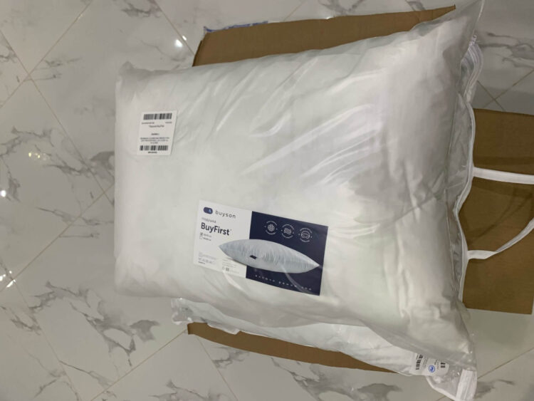 У подушки с Али сотни хвалебных отзывов. Возможно, ее-то вам и не хватало для комфортного сна. Фото.