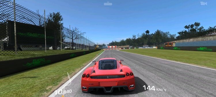 Real Racing 3 — гонки на слабый телефон. В жанре автосимуляторов на Android у Real Racing 3 до сих пор нет конкурентов. Фото.