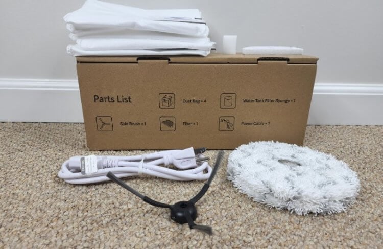 Дизайн и комплект поставки ROIDMI EVA. Содержимое упаковки с пылесосом. Фото.