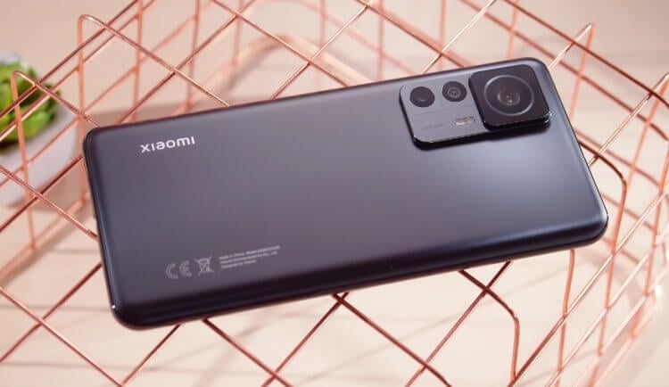 Xiaomi 12T Pro — камера на 200 мегапикселей. У камеры Xiaomi 12T Pro не только высокое разрешение, но и большой размер. Фото.
