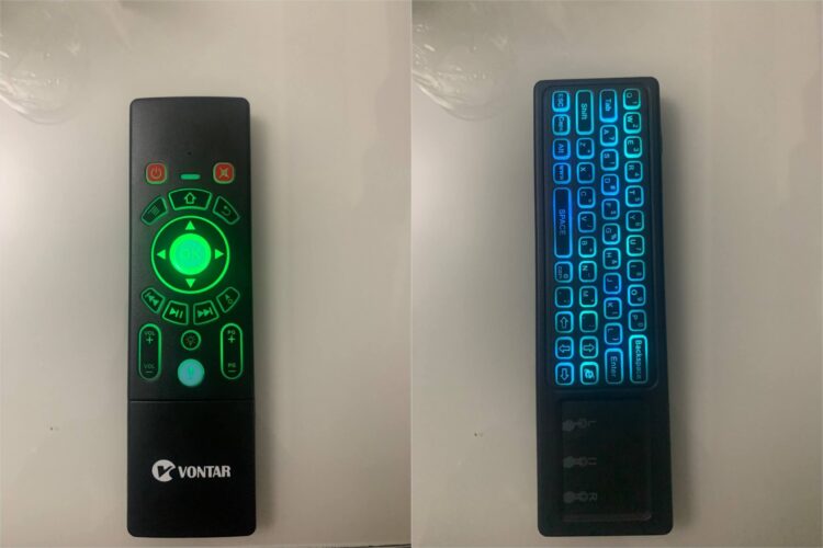 У пульта есть подсветка и полноценная клавиатура. Фото.