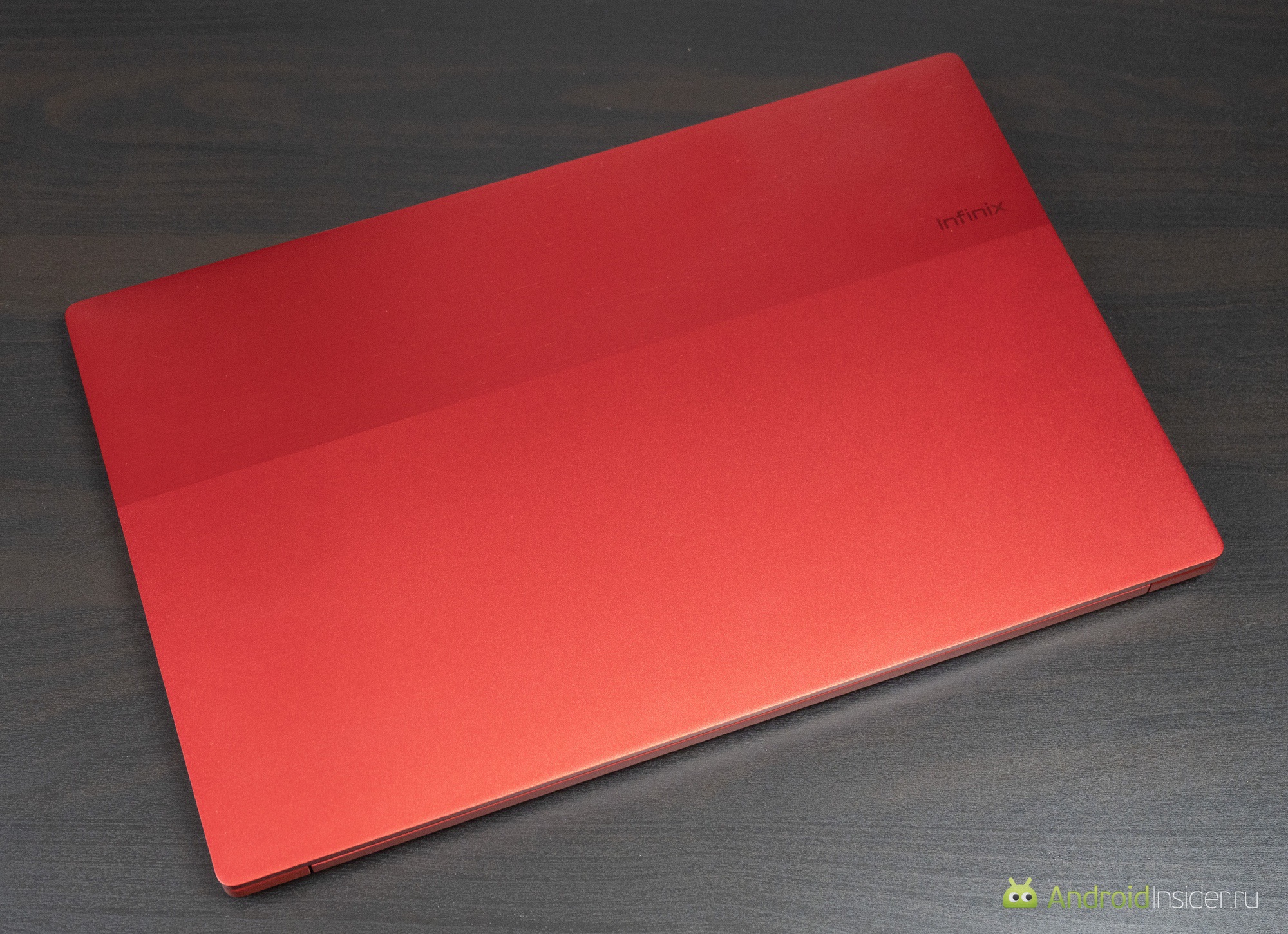 Отзыв о ноутбуке Infinix Inbook X2 Plus. Внешняя часть корпуса (крышка и основание) металлическая. Это и стильно, и с перегревом меньше проблем будет. Фото.