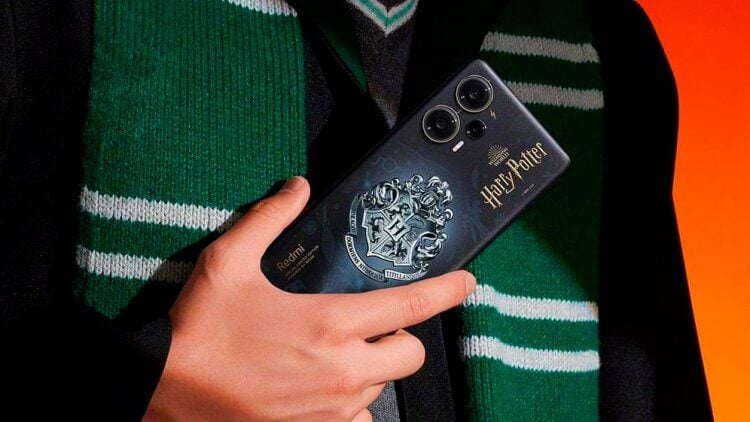 Смартфон в стиле Гарри Поттера. А так выглядит сам смартфон. Фото.