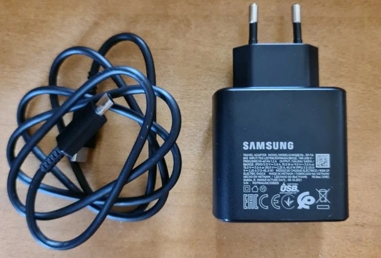 Какую зарядку купить для смартфона Samsung, чтобы быстро восстановить энергию