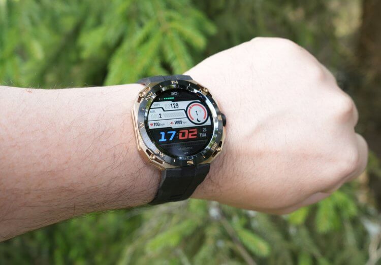 Отзыв о Huawei Watch GT Cyber. Часы действительно большие, но если вы любите такие, то они вам понравятся. Фото.