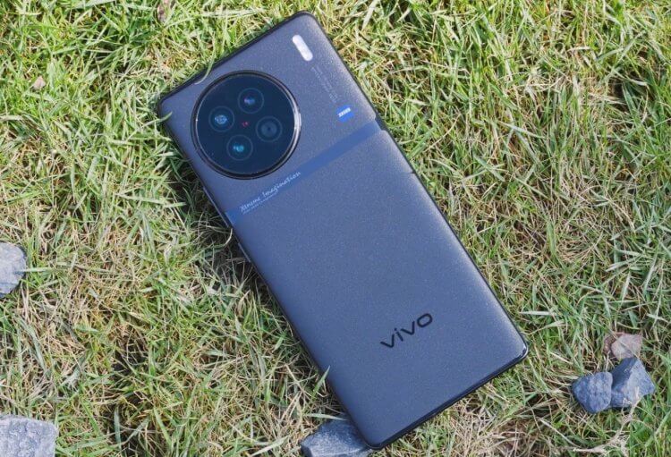 Какой мощный смартфон на Андроид лучше. vivo X90 мало чем отличается от прошлогодней модели, но стоит все равно не так дорого. Фото.